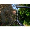 Moderní závěsné křeslo KOKON se stojanem, bez polštáře v elegantním černém provedení