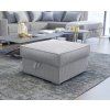 Elegantní světle šedý taburet – stylový doplněk do moderního interiéru
