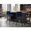 Modrá barová židle POZZA VELVET s černými nohami – designový nábytek k baru