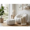 Elegantní bílé křeslo BLOOM s pohodlným taburetem do obýváku