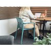Antracitová plastová židle TREGO – lehká, stohovatelná, praktická