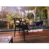 Stylová černá plastová rozkládací židle s flexibilním designem